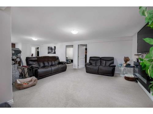 7002 49A Avenue, Camrose, AB - Indoor Photo Showing Other Room
