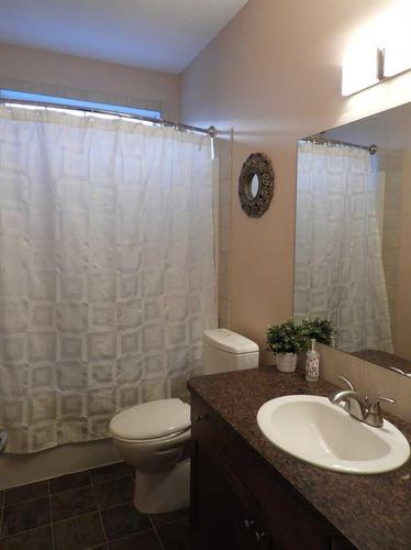 101-4808 52 Street, Lacombe, AB - Indoor Photo Showing Bathroom