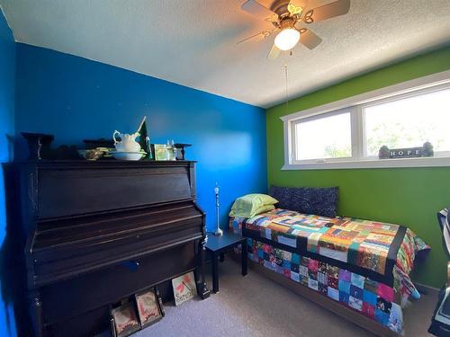 431017 Range Road 221, Rural Ponoka County, AB - Indoor Photo Showing Bedroom