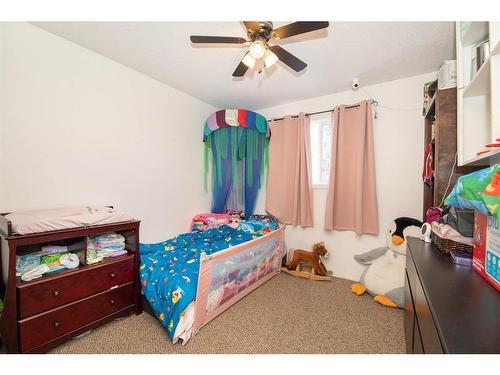 192 Cosgrove Crescent, Red Deer, AB - Indoor Photo Showing Bedroom
