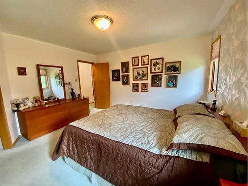 75077 Township Road 39-0, Rural Clearwater County, AB - Indoor Photo Showing Bedroom