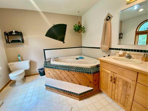 75077 Township Road 39-0, Rural Clearwater County, AB - Indoor Photo Showing Bathroom