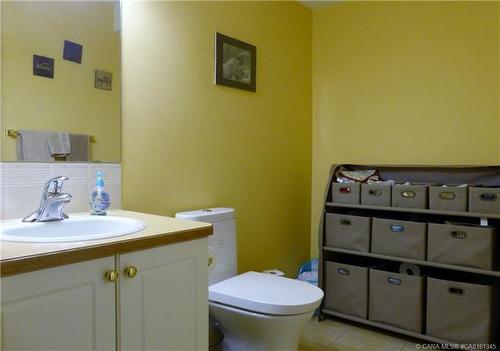 26A-32 Daines Avenue, Red Deer, AB - Indoor Photo Showing Bathroom