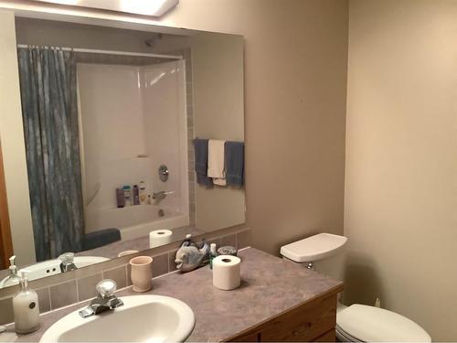 30 Root Close, Red Deer, AB - Indoor Photo Showing Bathroom