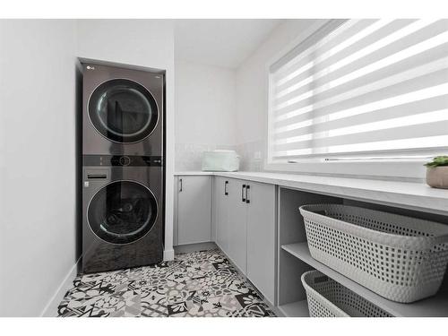 64 Lundberg Crescent, Red Deer, AB - Indoor Photo Showing Laundry Room