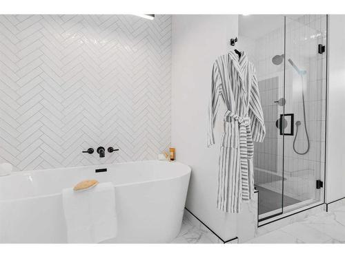64 Lundberg Crescent, Red Deer, AB - Indoor Photo Showing Bathroom