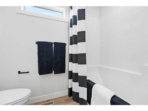 64 Lundberg Crescent, Red Deer, AB - Indoor Photo Showing Bathroom