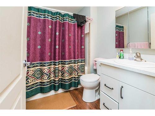 403-4425 Heritage Way, Lacombe, AB - Indoor Photo Showing Bathroom