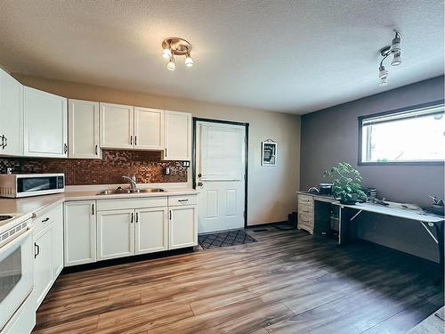 3109 46 Avenue, Athabasca, AB - Indoor Photo Showing Kitchen With Double Sink