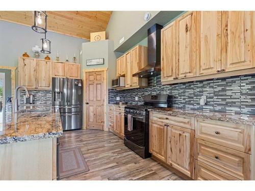 35 Kaydence Way, Rural Ponoka County, AB - Indoor Photo Showing Kitchen With Upgraded Kitchen