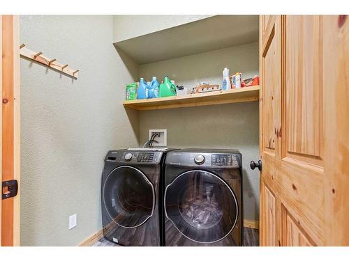35 Kaydence Way, Rural Ponoka County, AB - Indoor Photo Showing Laundry Room