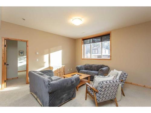 439 Summer Crescent, Rural Ponoka County, AB - Indoor Photo Showing Living Room