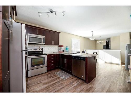 20 Hampton Crescent Ne, Sylvan Lake, AB - Indoor Photo Showing Kitchen With Double Sink