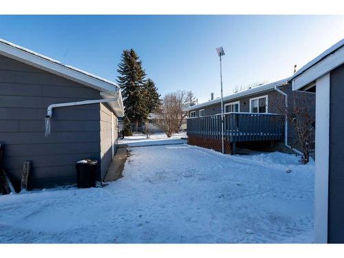 210 Lady Vivian Avenue West, Galahad, AB - Outdoor With Exterior