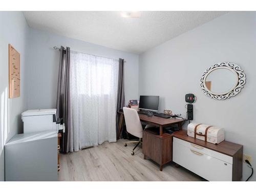 210 Lady Vivian Avenue West, Galahad, AB - Indoor Photo Showing Office