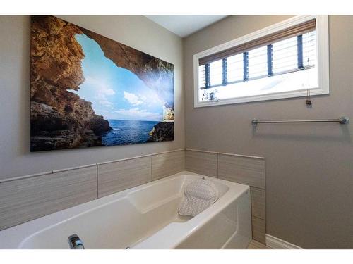 48 Cyprus Road, Blackfalds, AB - Indoor Photo Showing Bathroom