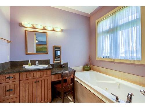 34202 Range Road 13, Rural Red Deer County, AB - Indoor Photo Showing Bathroom