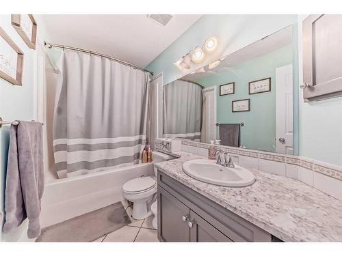 60 Wildrose Drive, Sylvan Lake, AB - Indoor Photo Showing Bathroom