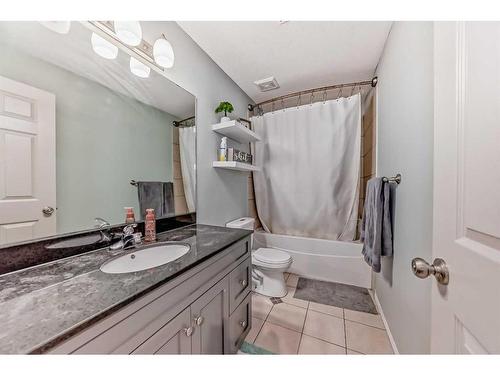60 Wildrose Drive, Sylvan Lake, AB - Indoor Photo Showing Bathroom
