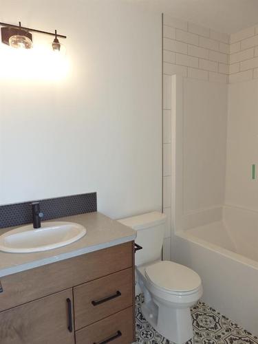 35 Inglis Crescent, Sylvan Lake, AB - Indoor Photo Showing Bathroom