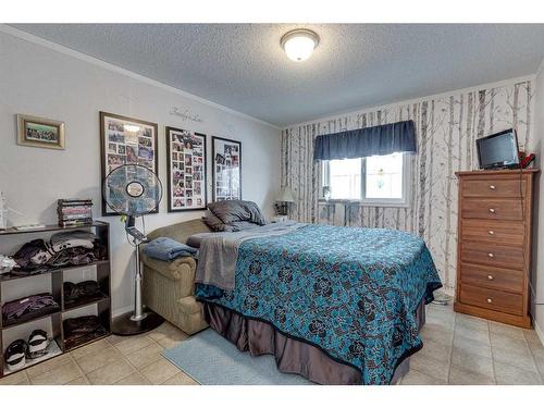 423045  Rr 10, Rural Ponoka County, AB - Indoor Photo Showing Bedroom