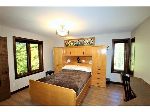13018 Hwy 53, Rural Ponoka County, AB - Indoor Photo Showing Bedroom