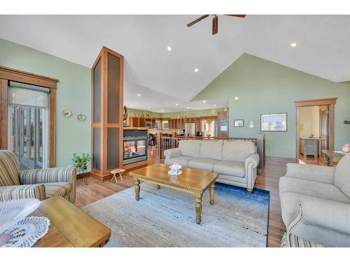 11 Aimie, White Sands, AB - Indoor Photo Showing Living Room