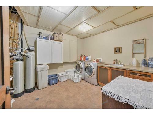 11 Aimie, White Sands, AB - Indoor Photo Showing Laundry Room