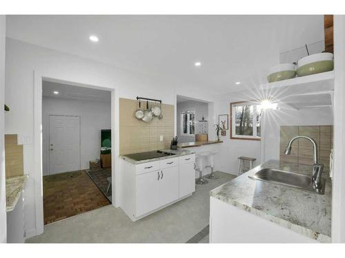 80 Parkland Drive, Parkland Beach, AB - Indoor Photo Showing Kitchen