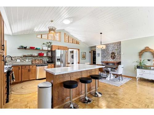 80 Parkland Drive, Rural Ponoka County, AB - Indoor Photo Showing Living Room