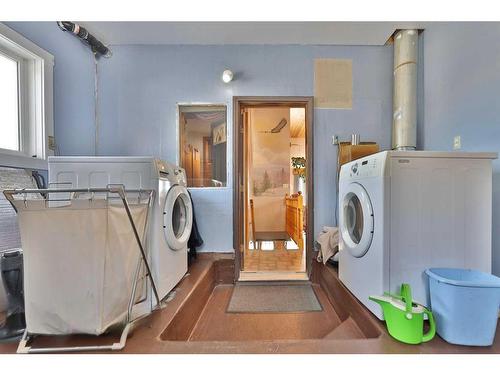5109 52 Street, Meeting Creek, AB - Indoor Photo Showing Laundry Room