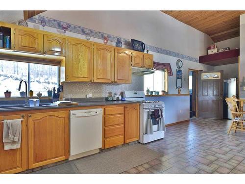 5109 52 Street, Meeting Creek, AB - Indoor Photo Showing Kitchen With Double Sink