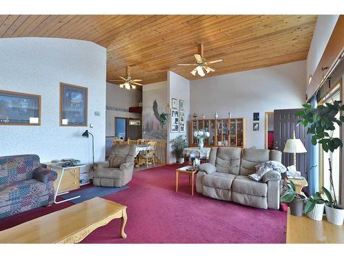 5109 52 Street, Meeting Creek, AB - Indoor Photo Showing Living Room