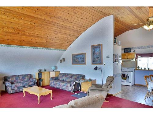 5109 52 Street, Meeting Creek, AB - Indoor Photo Showing Living Room
