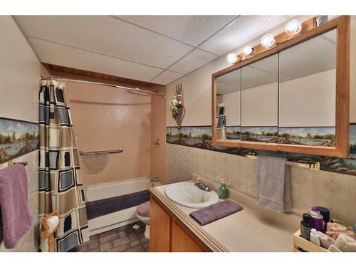5109 52 Street, Meeting Creek, AB - Indoor Photo Showing Bathroom