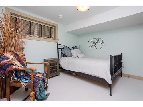 46 Oaklands Crescent, Red Deer, AB - Indoor Photo Showing Bedroom