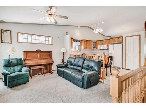 56 Willow Springs Crescent, Sylvan Lake, AB - Indoor Photo Showing Living Room