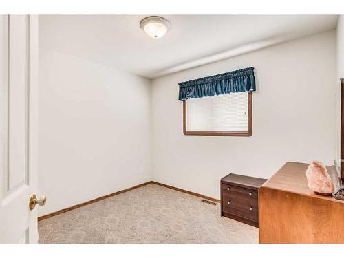 56 Willow Springs Crescent, Sylvan Lake, AB - Indoor Photo Showing Other Room