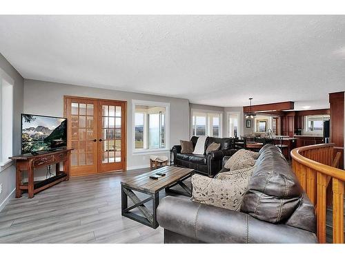 41430 Rr20, Rural Lacombe County, AB - Indoor Photo Showing Living Room