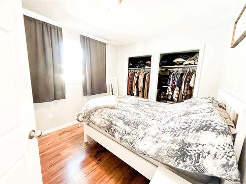 3918 46A Street Close, Ponoka, AB - Indoor Photo Showing Bedroom