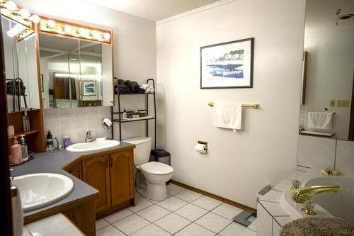 384040 Highway 22 Highway, Rural Clearwater County, AB - Indoor Photo Showing Bathroom