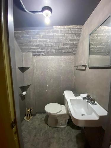 5207 58 Avenue, Ponoka, AB - Indoor Photo Showing Bathroom