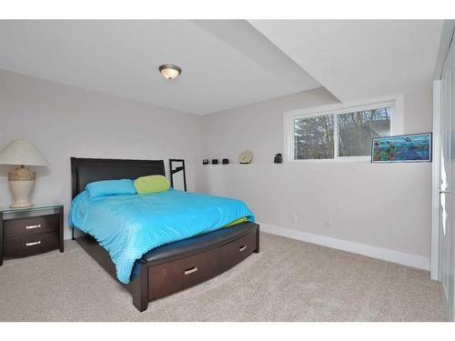 49-49-1513 Township Road 394, Rural Lacombe County, AB - Indoor Photo Showing Bedroom