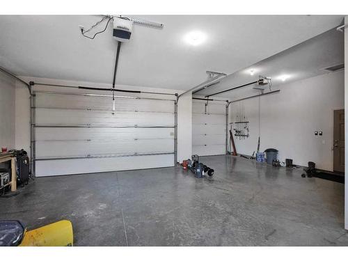 49-49-1513 Township Road 394, Rural Lacombe County, AB - Indoor Photo Showing Garage