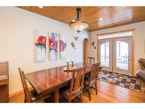 103 Lake Dr, Argentia Beach, AB - Indoor Photo Showing Dining Room