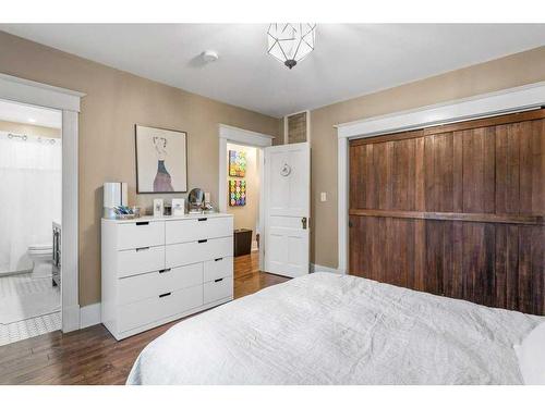 9709 76 Avenue Nw, Edmonton, AB - Indoor Photo Showing Bedroom