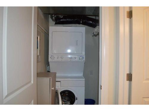 302-3 Northstar Drive, Lacombe, AB - Indoor Photo Showing Laundry Room