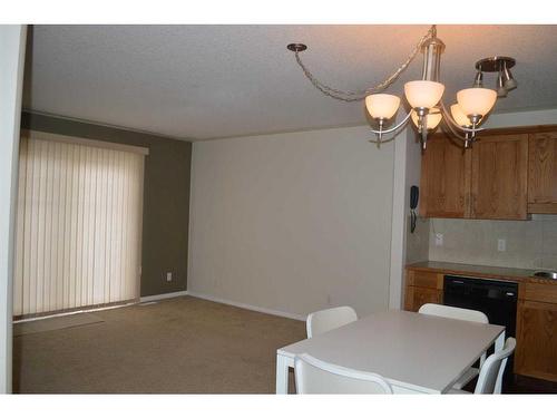 302-3 Northstar Drive, Lacombe, AB - Indoor Photo Showing Dining Room