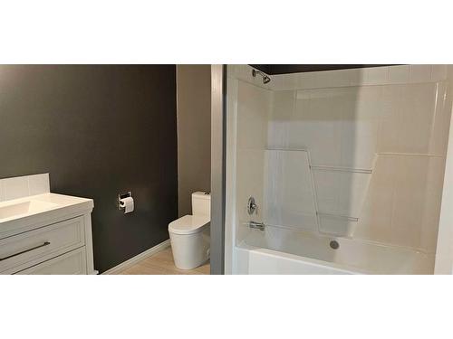 #7 Carlisle Road, Rural Stettler No. 6, County Of, AB - Indoor Photo Showing Bathroom