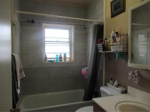 5931 60 Avenue, Red Deer, AB - Indoor Photo Showing Bathroom